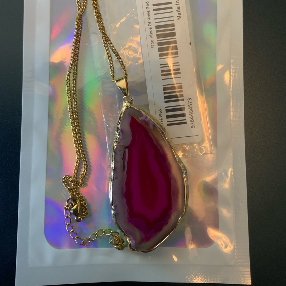 ROSE RED AGATE NECKLACE
